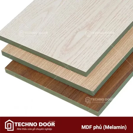 Gỗ MDF với độ bền cao được sử dụng làm bề mặt cánh cửa.