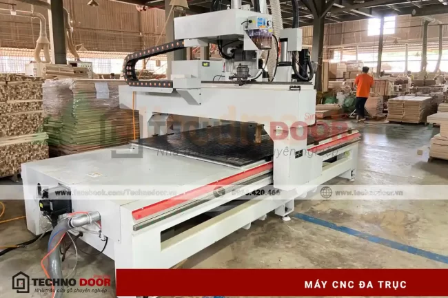 Máy cắt CNC giúp tăng năng suất sản xuất, giảm thời gian và chi phí lao động so với các phương pháp thủ công.